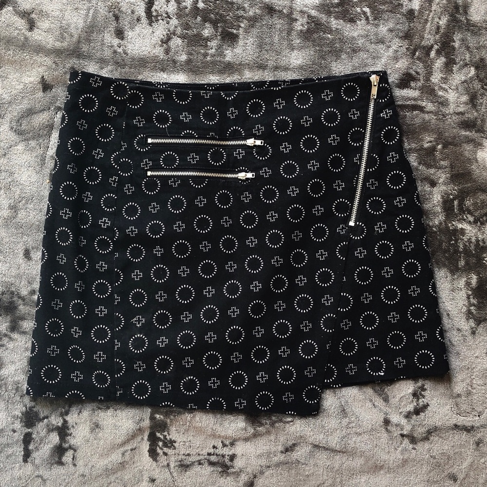 Asymmetrical hem skirt